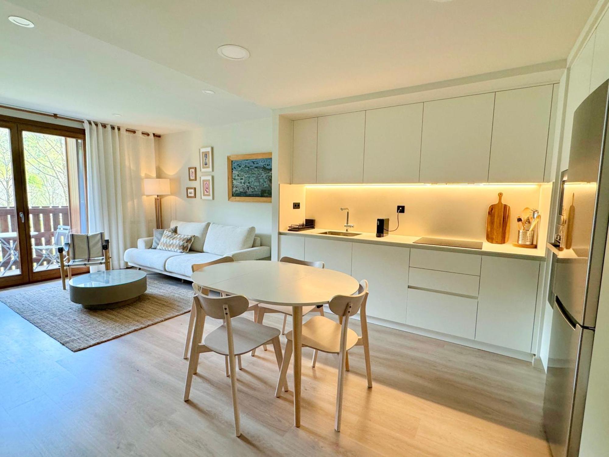 Bpirineos-Besurta Apartment เบนาสเก ภายนอก รูปภาพ