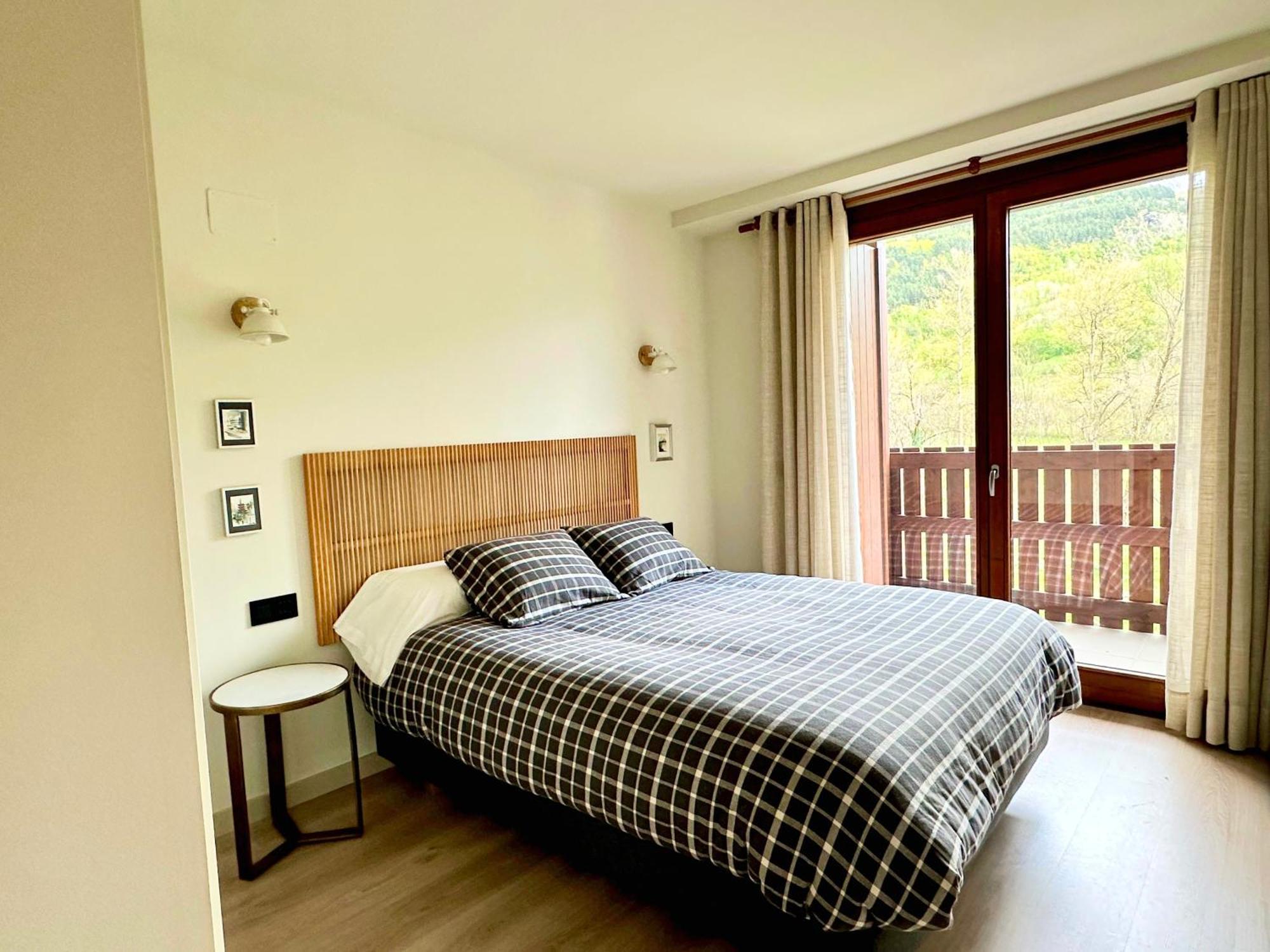 Bpirineos-Besurta Apartment เบนาสเก ภายนอก รูปภาพ