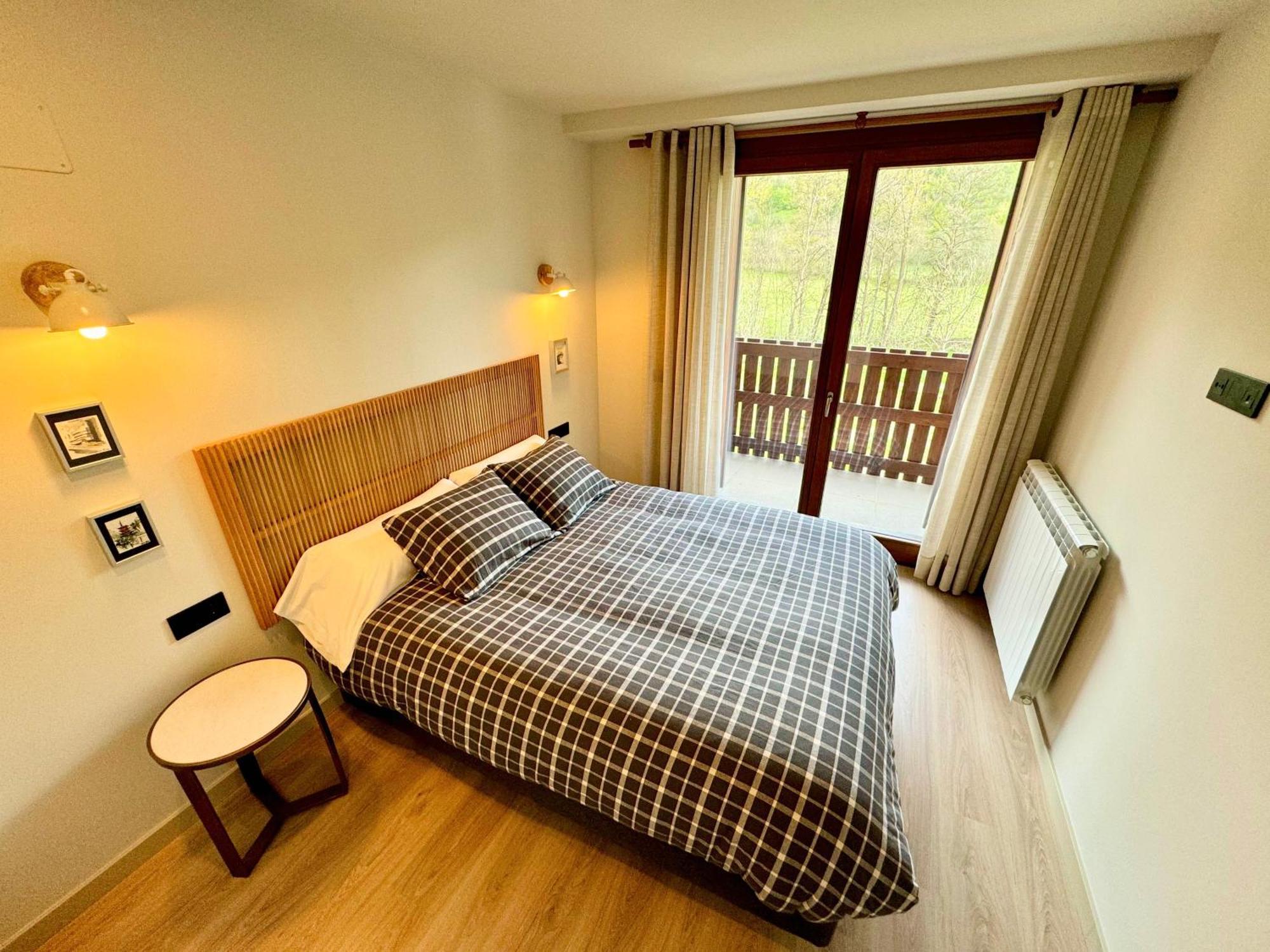 Bpirineos-Besurta Apartment เบนาสเก ภายนอก รูปภาพ